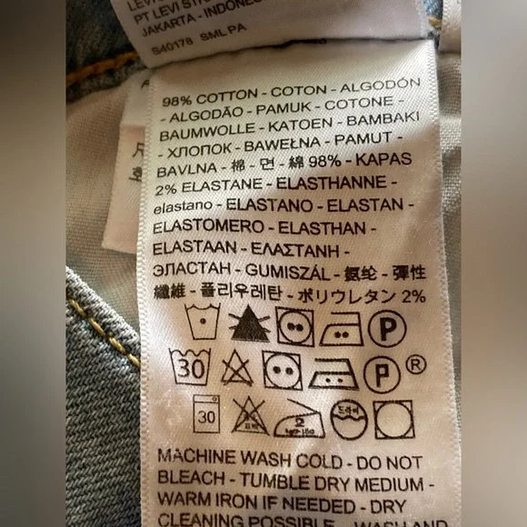 Levi's Wedgie Skinny Button Fly Jeans. Size 28. EUC - Picture 4 of 11